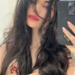 Dove Camerons Leaked Seductive Selfie A Daring Allure Unveiled 3 Sexy Photos 1
